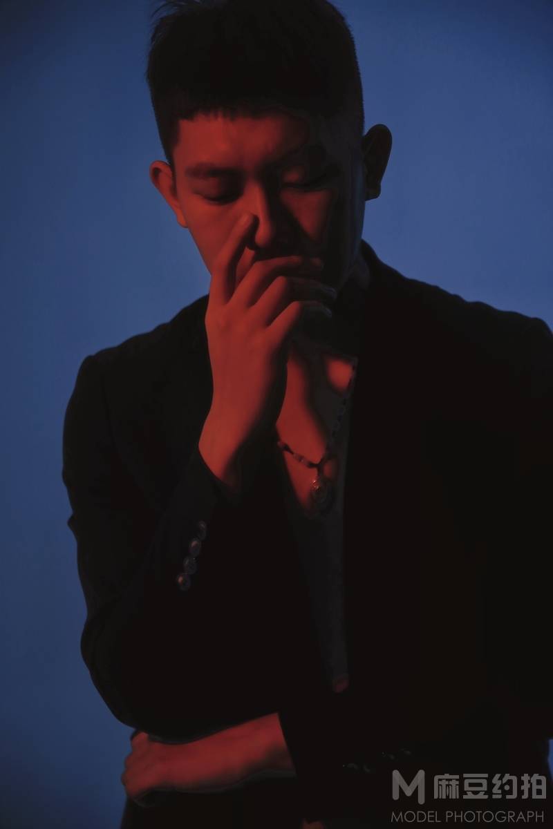 情绪模特