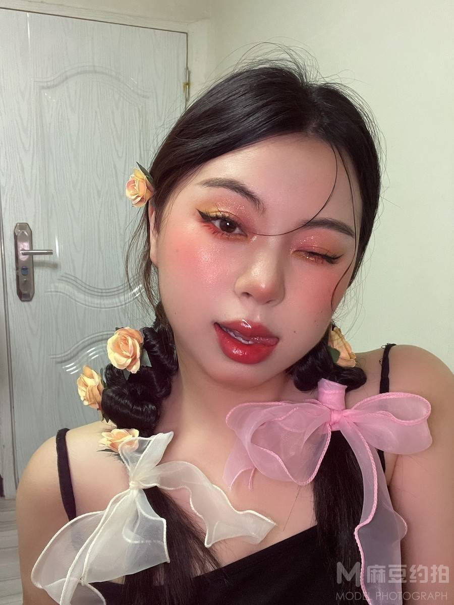 妆容模特