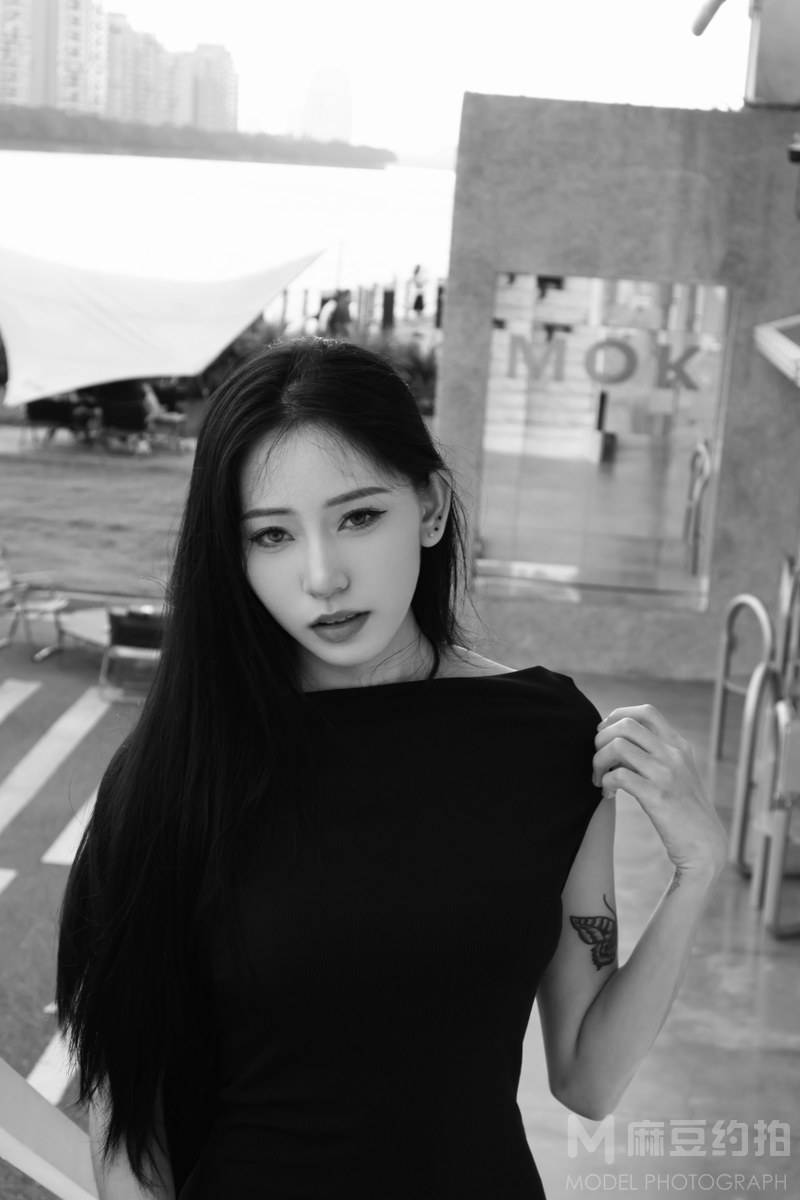 黑白模特