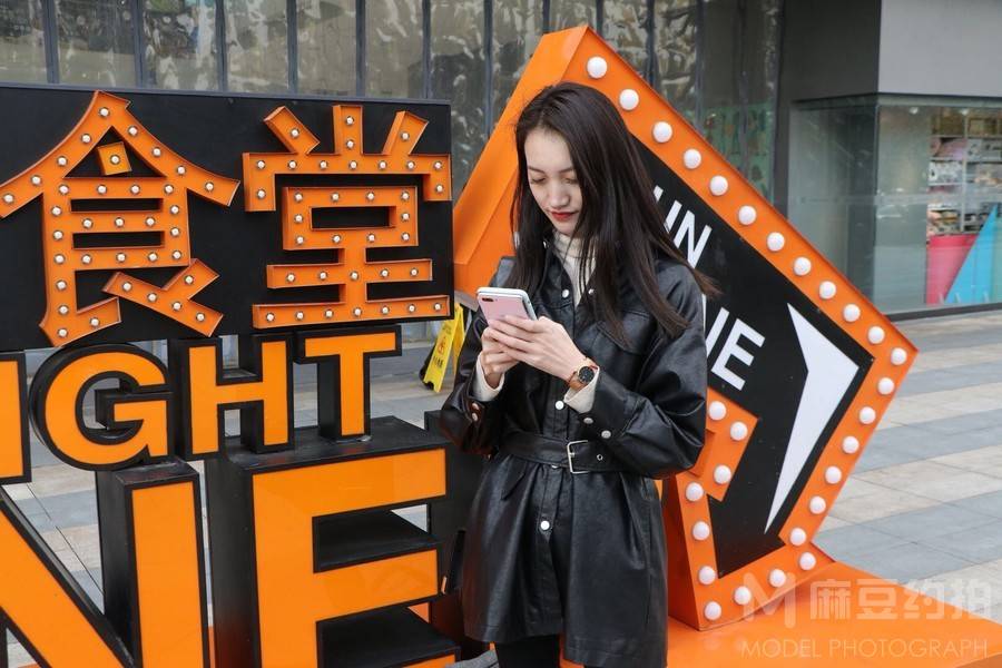 情绪模特