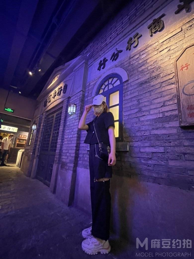 情绪模特