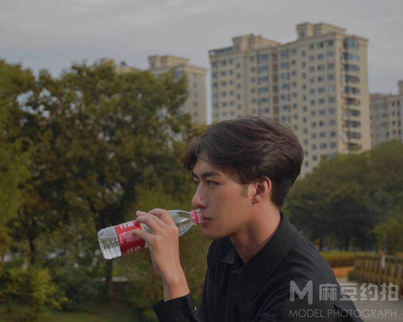 情绪模特