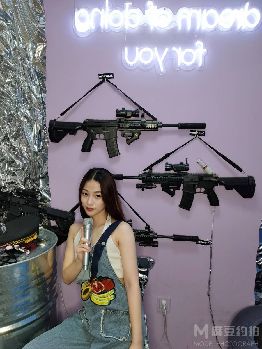 情绪模特