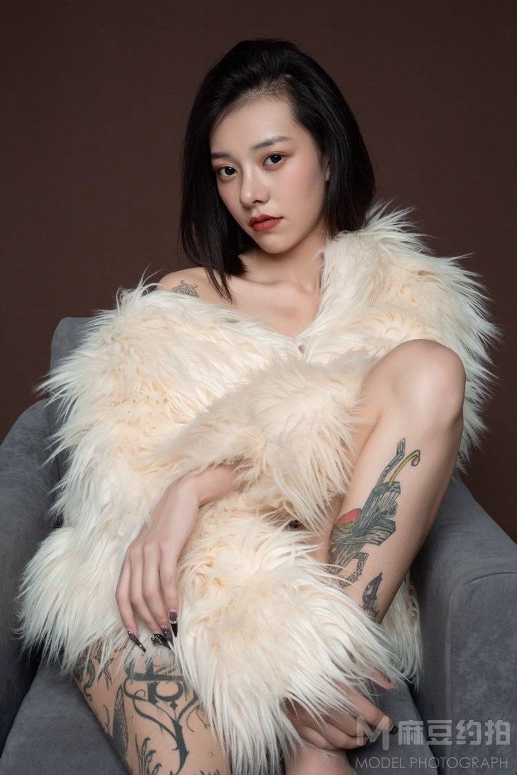 黑白模特