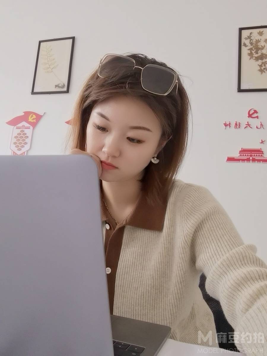 黑白模特