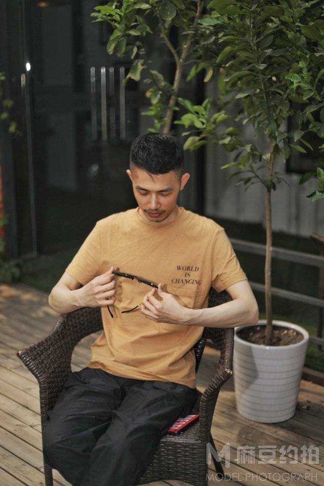 情绪模特
