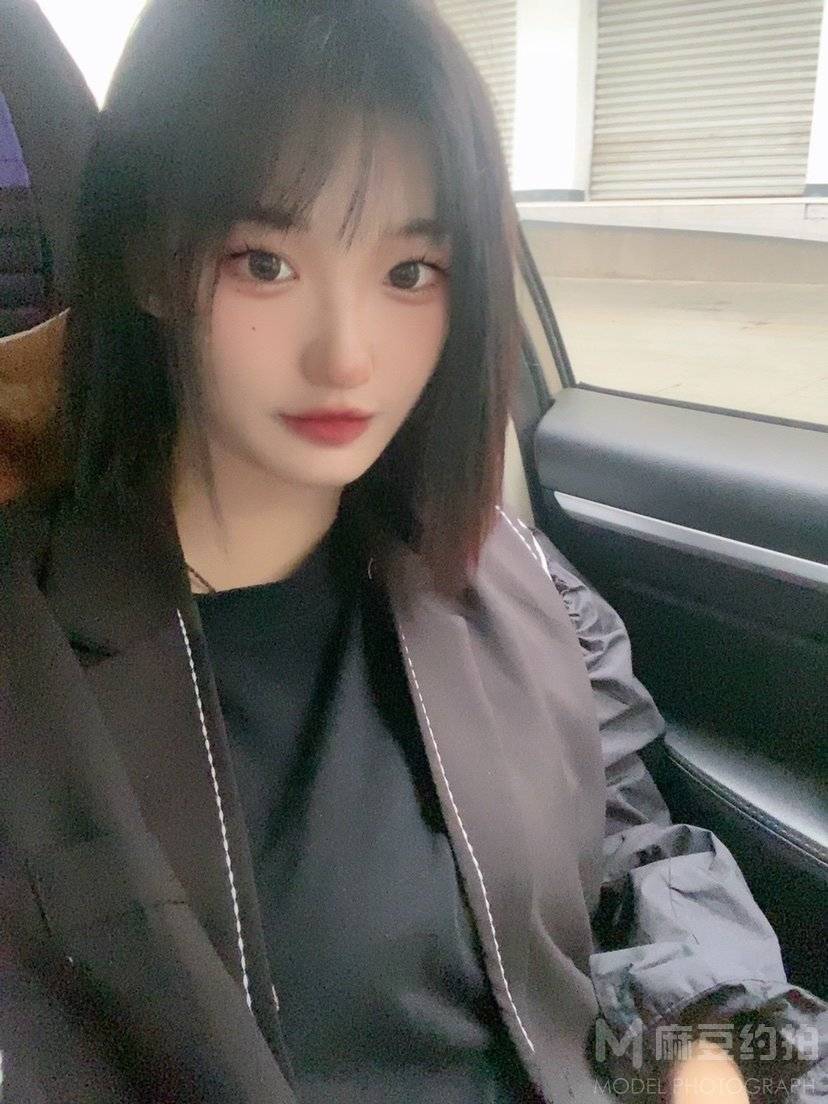黑白模特