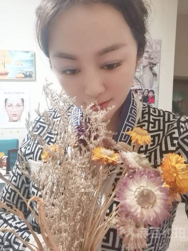 情绪模特
