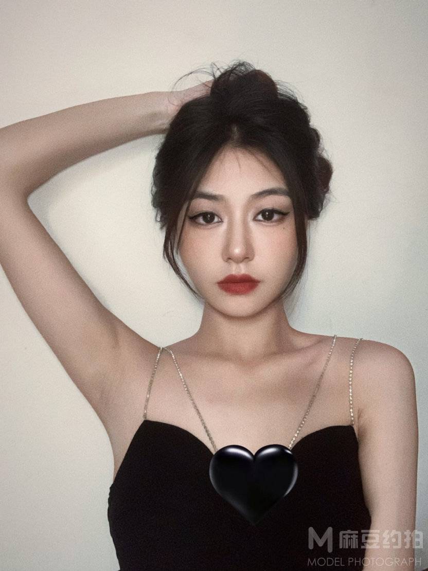 黑白模特