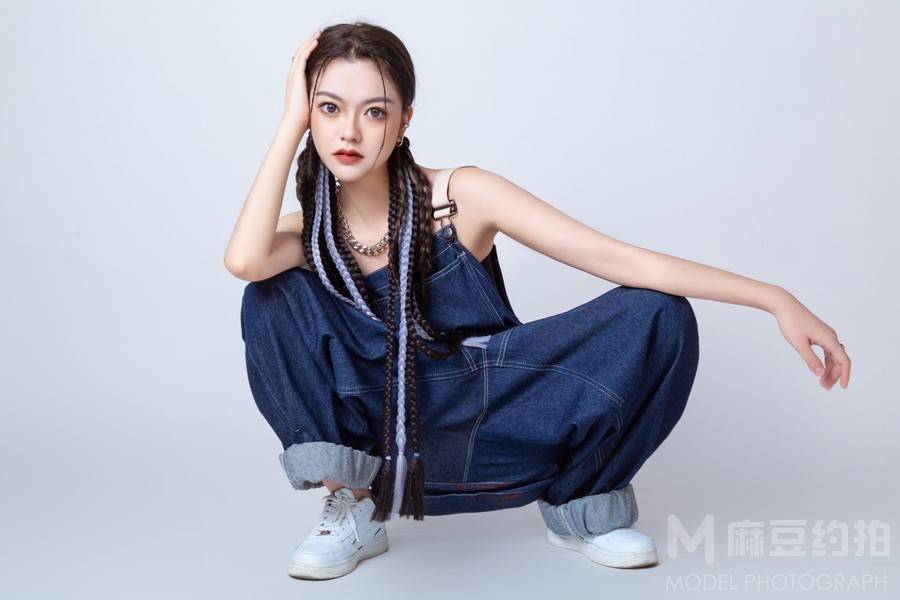 情绪模特