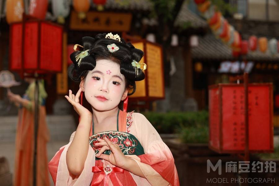 情绪模特