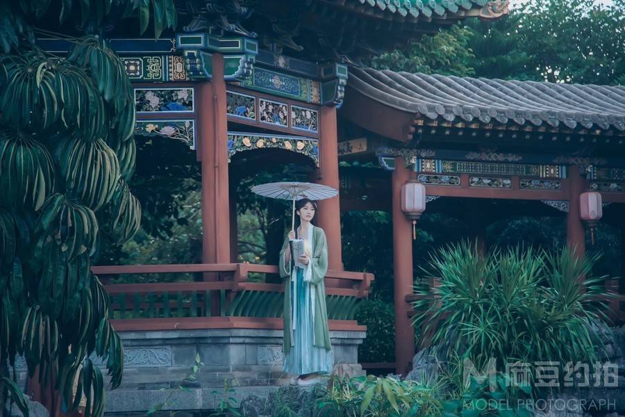 汉服模特
