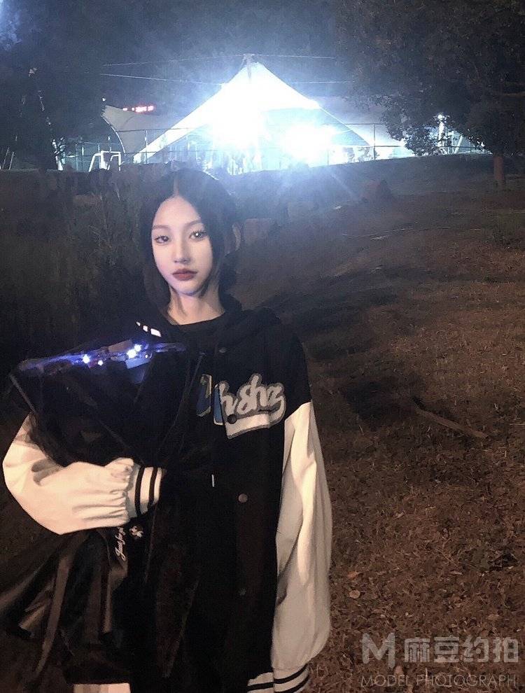 黑白模特