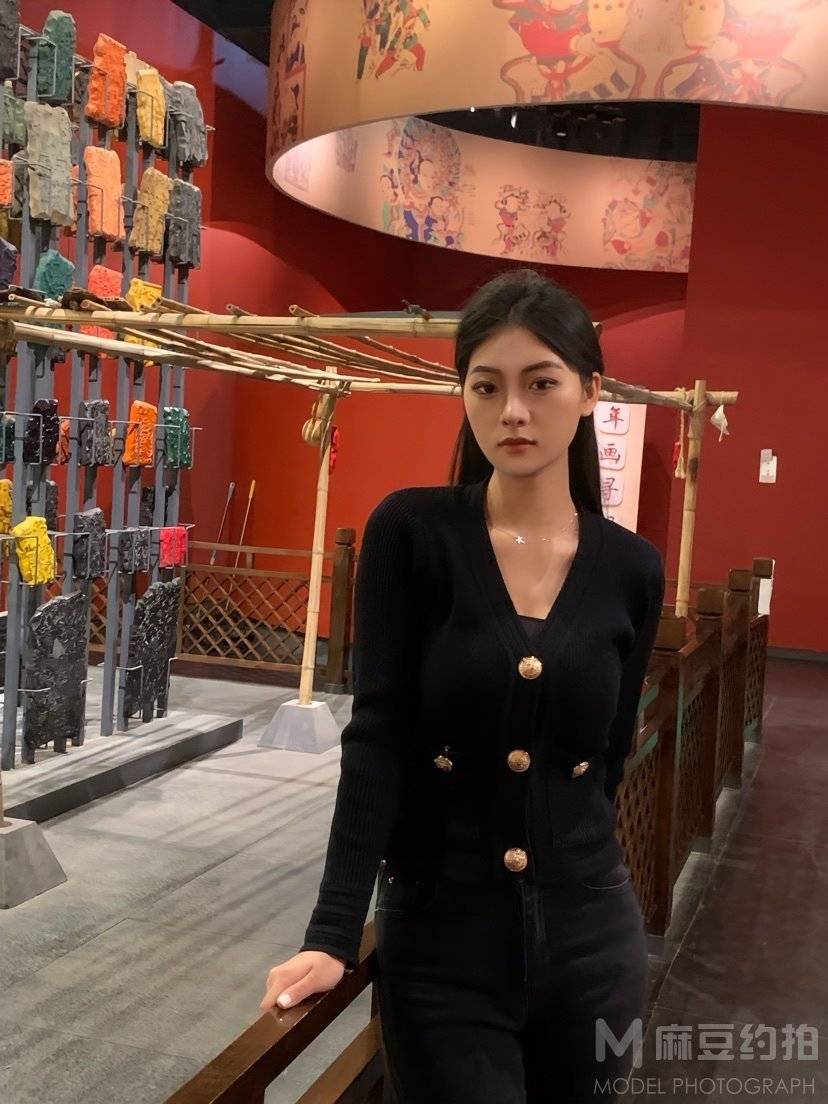 情绪模特