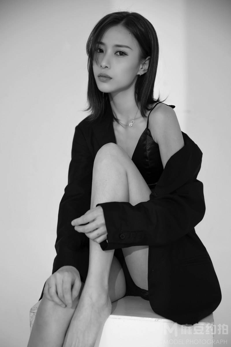 黑白模特