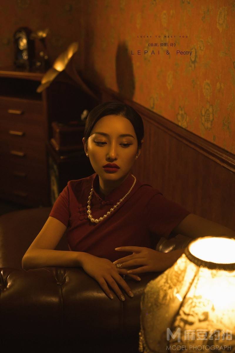 情绪模特