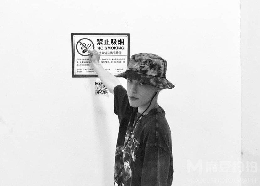 情绪模特