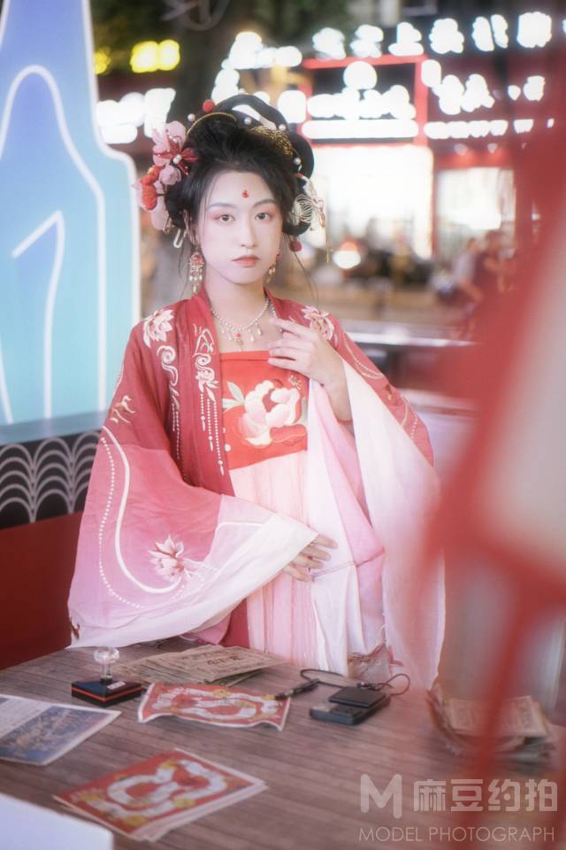 汉服模特