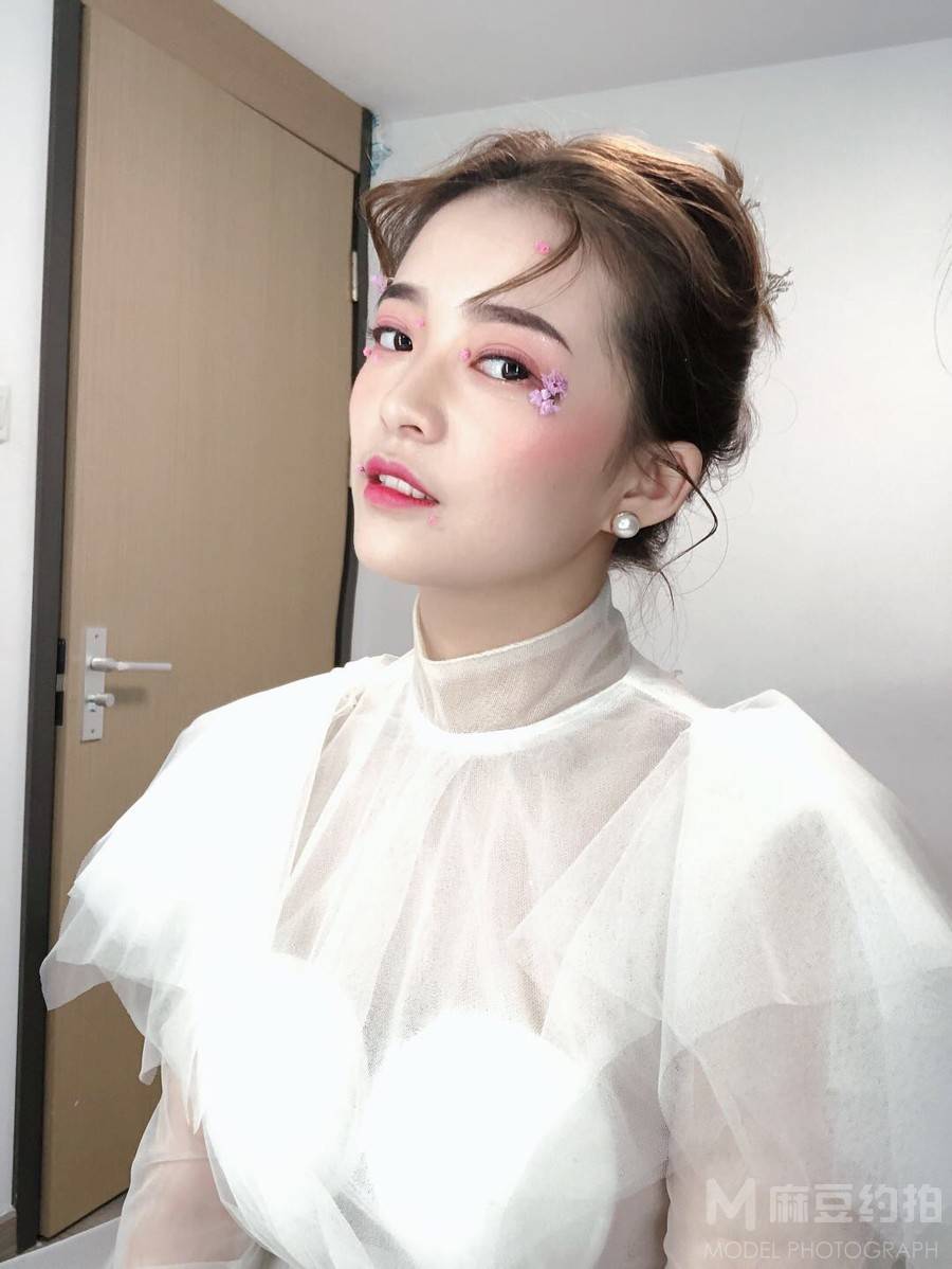 妆容模特