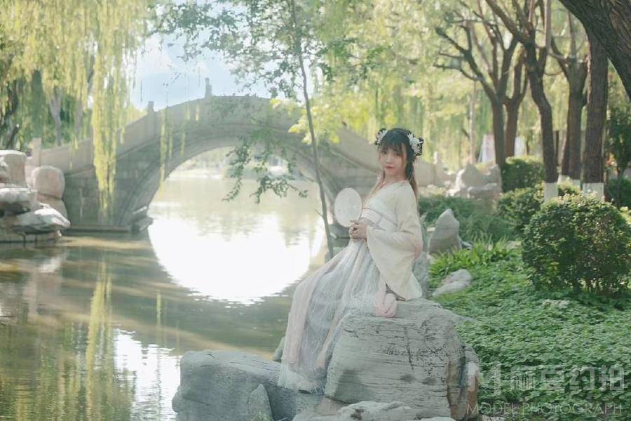 汉服模特