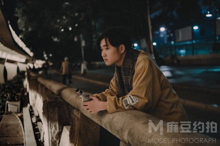情绪模特