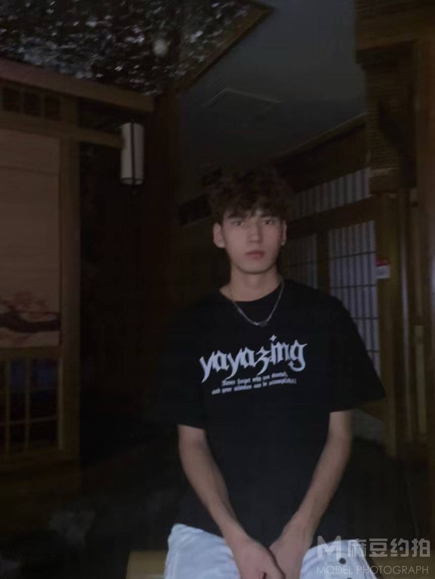 黑白模特
