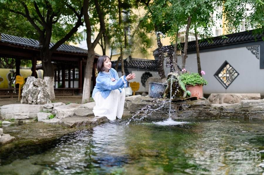 情绪模特