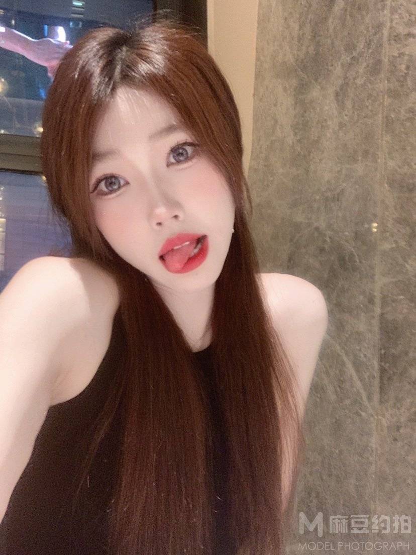 黑白模特