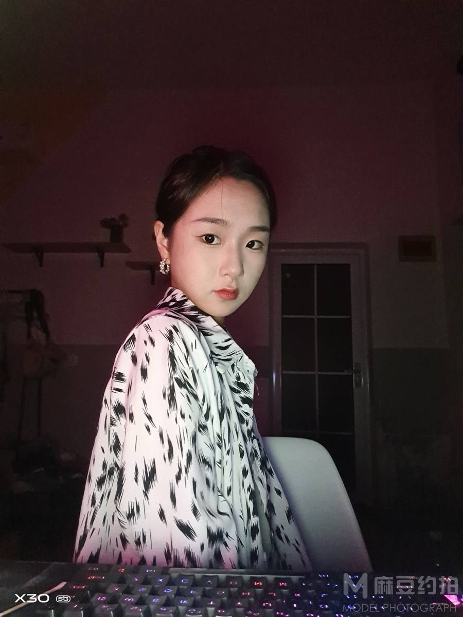 情绪模特