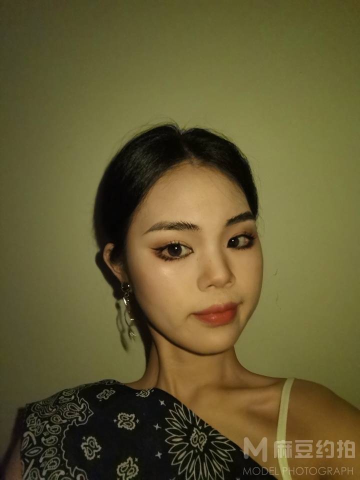 妆容模特