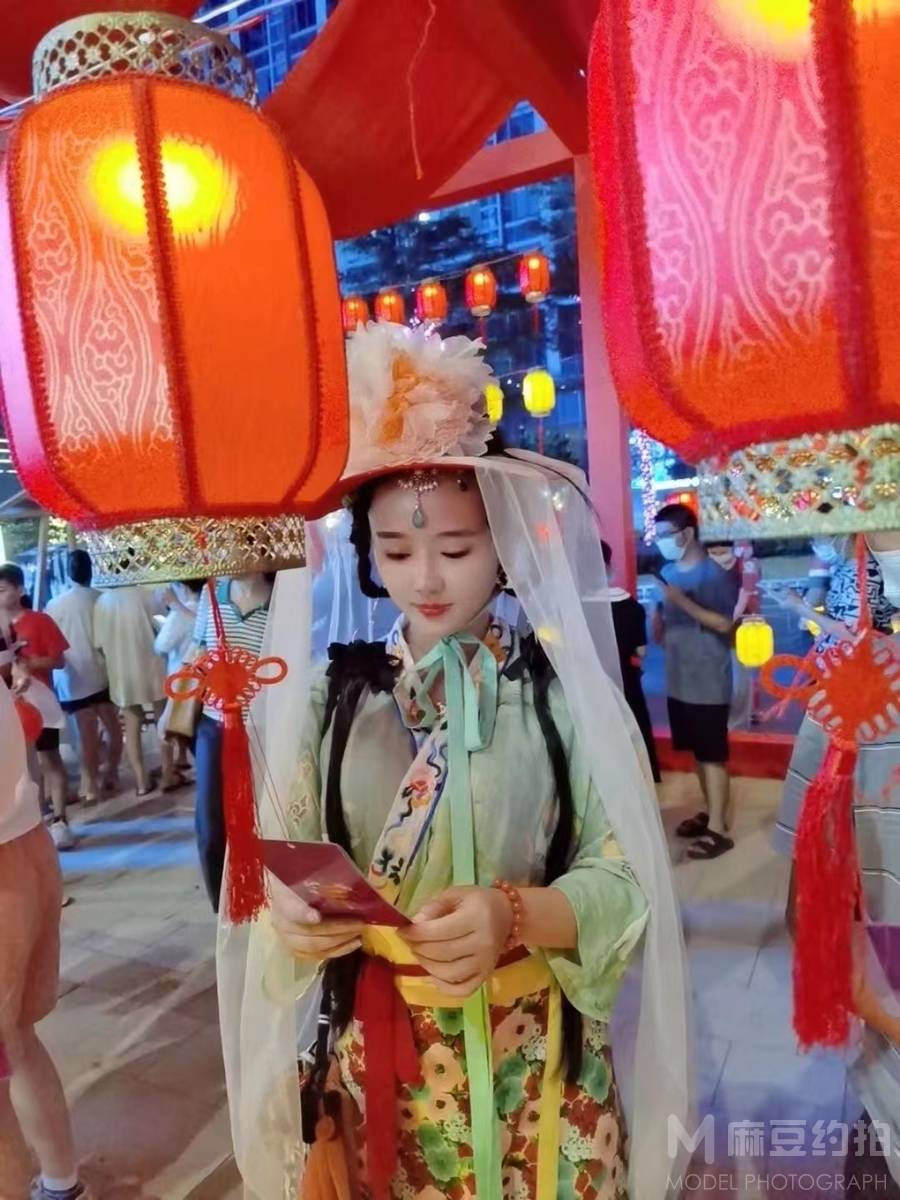 汉服模特