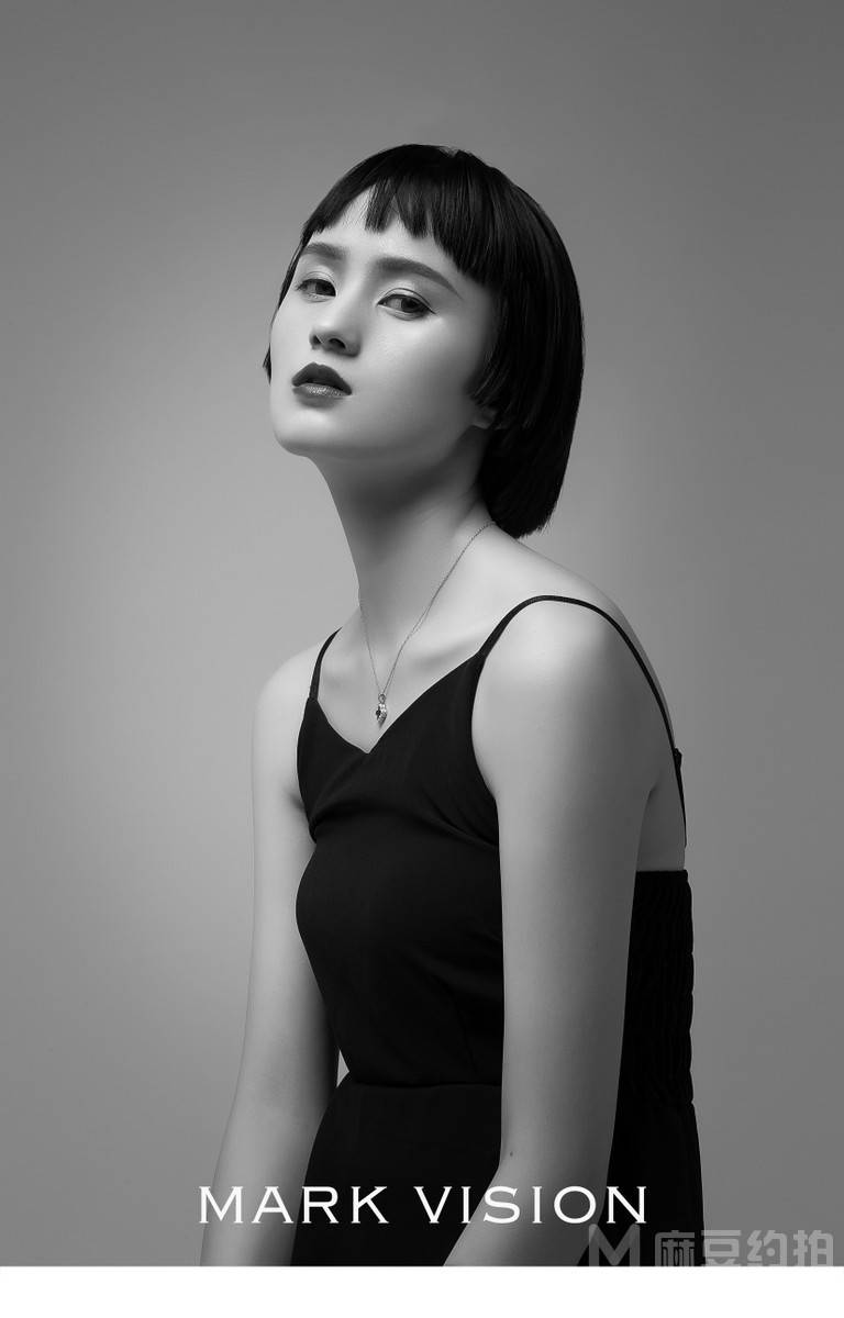 黑白模特