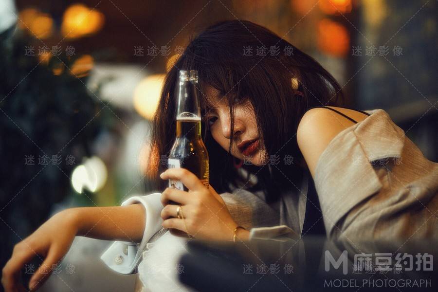 情绪模特