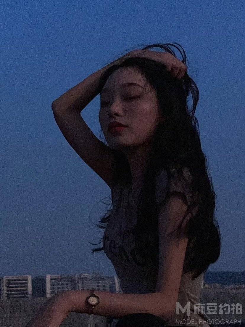 情绪模特
