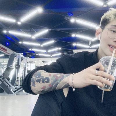 黑白模特