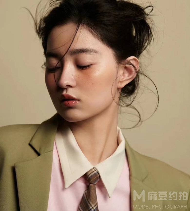 情绪模特