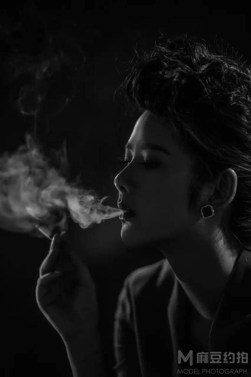 黑白模特