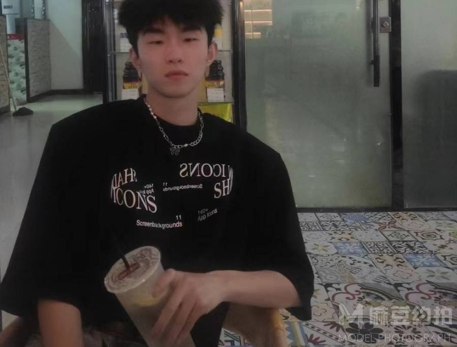黑白模特