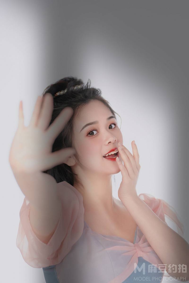 情绪模特