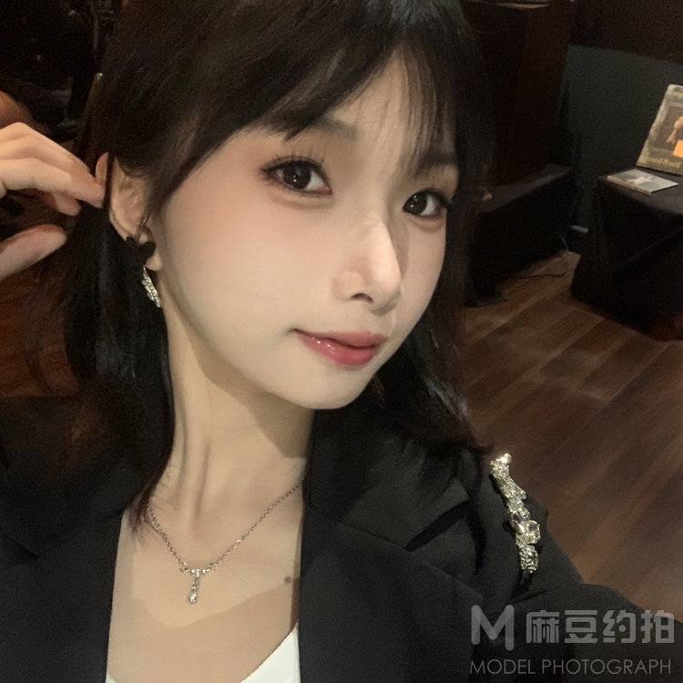 黑白模特