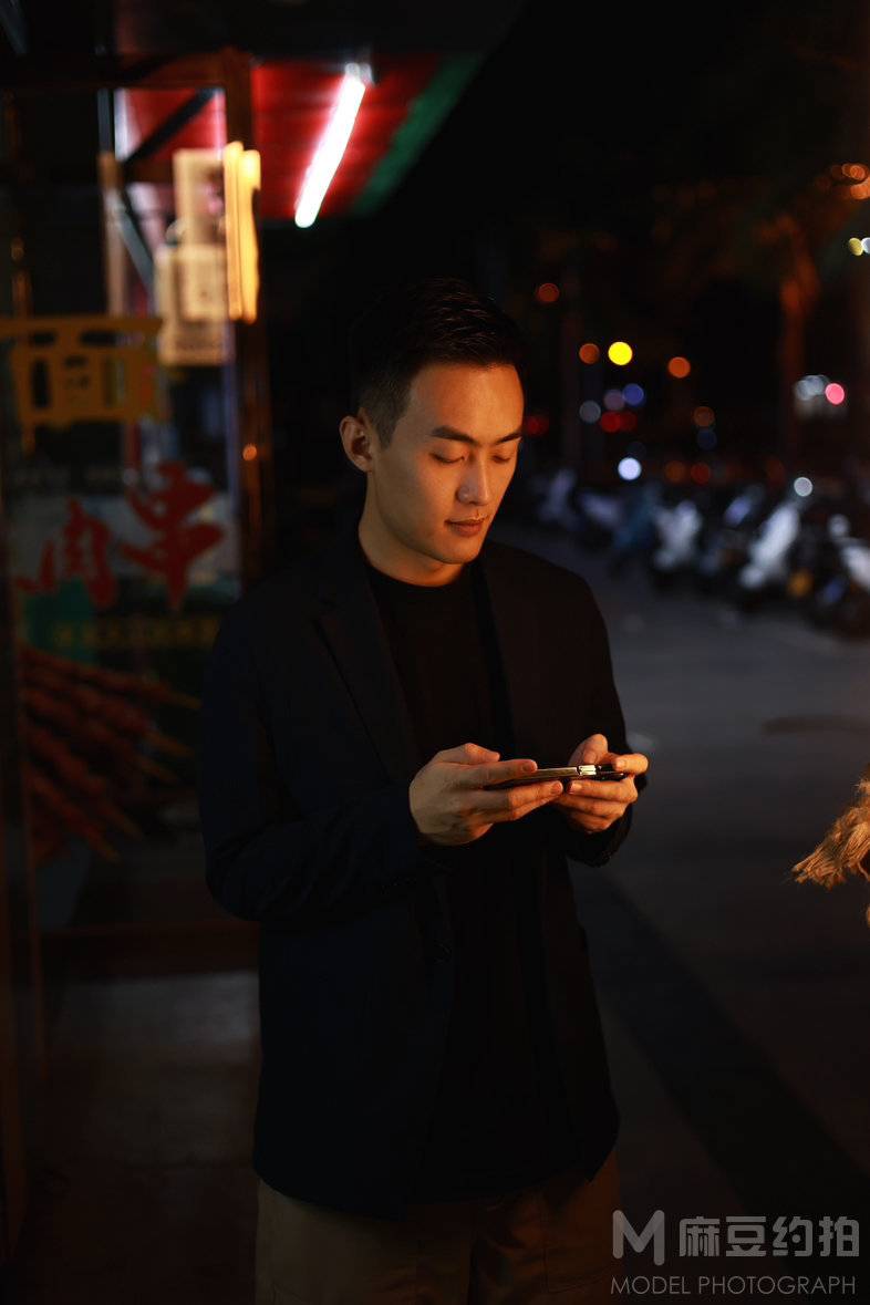 情绪模特