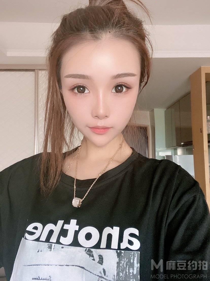 黑白模特