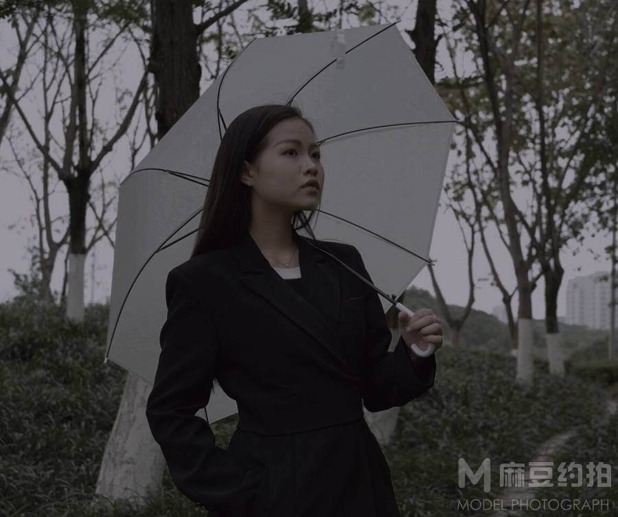 黑白模特