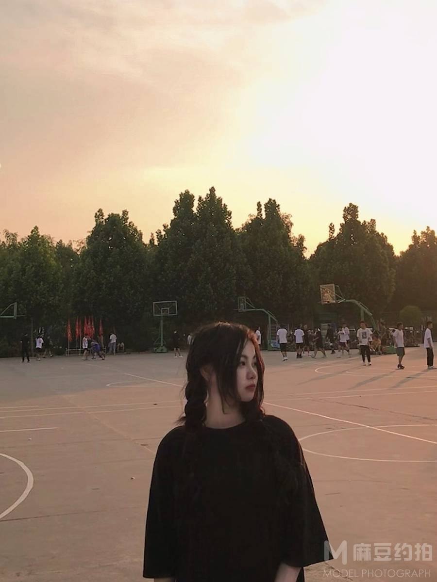 校园模特
