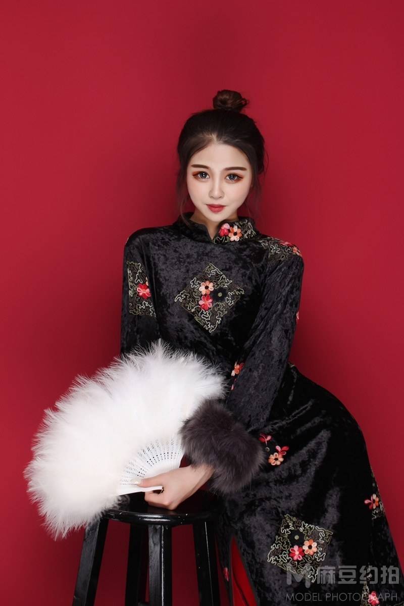 情绪模特