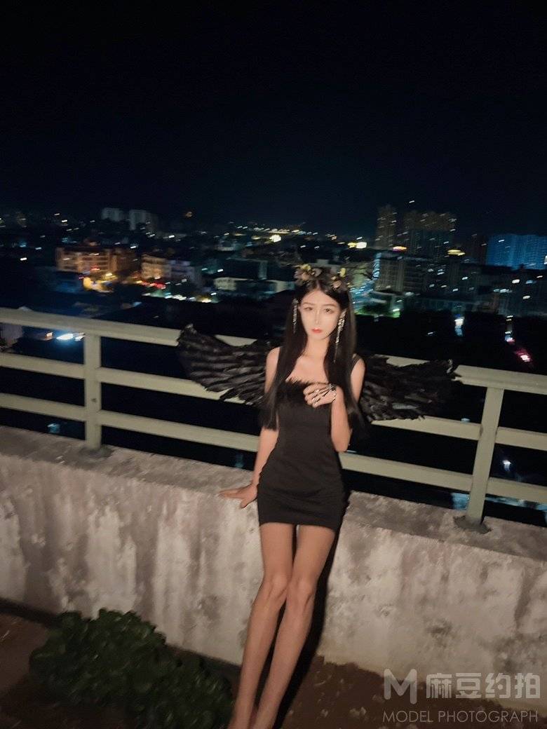 黑白模特
