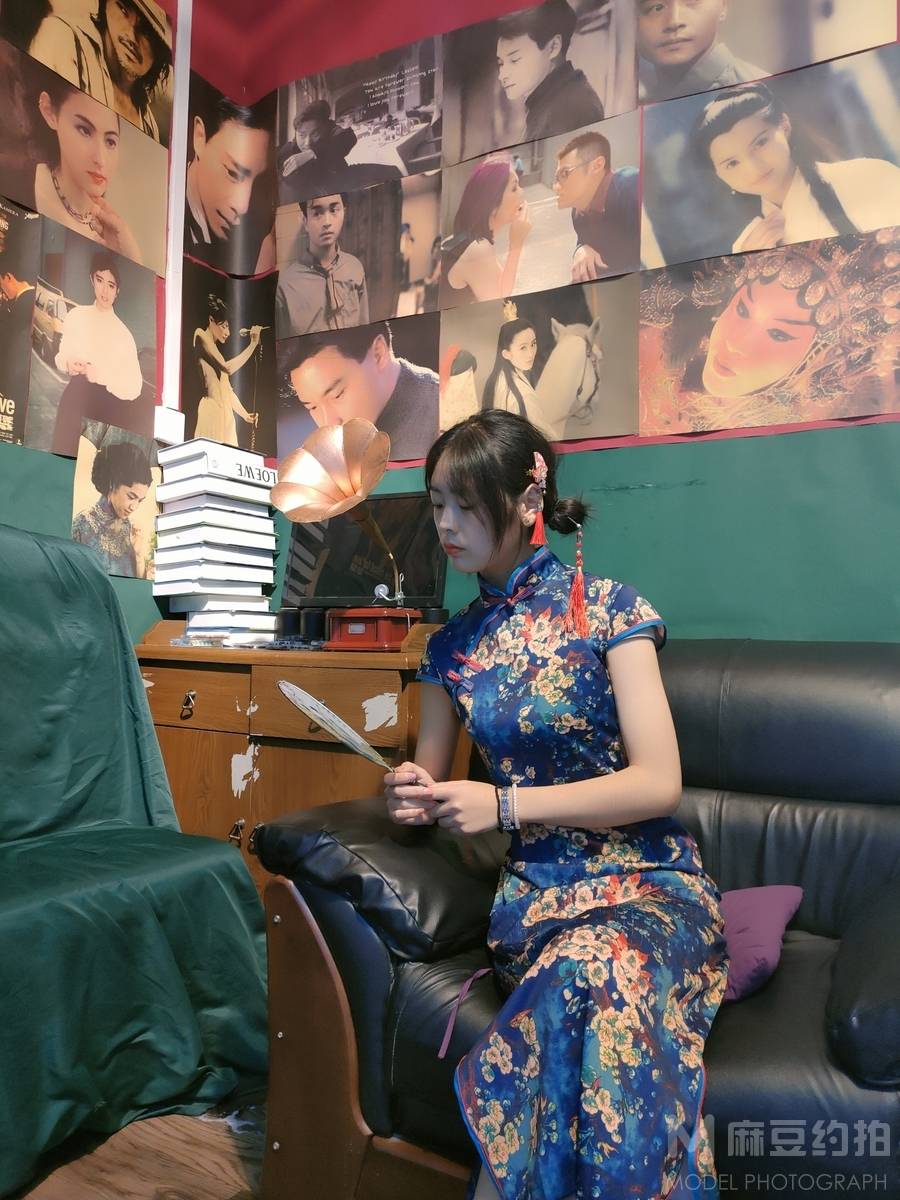 情绪模特