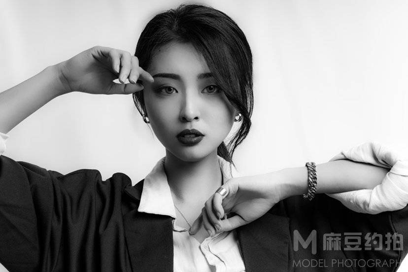 黑白模特