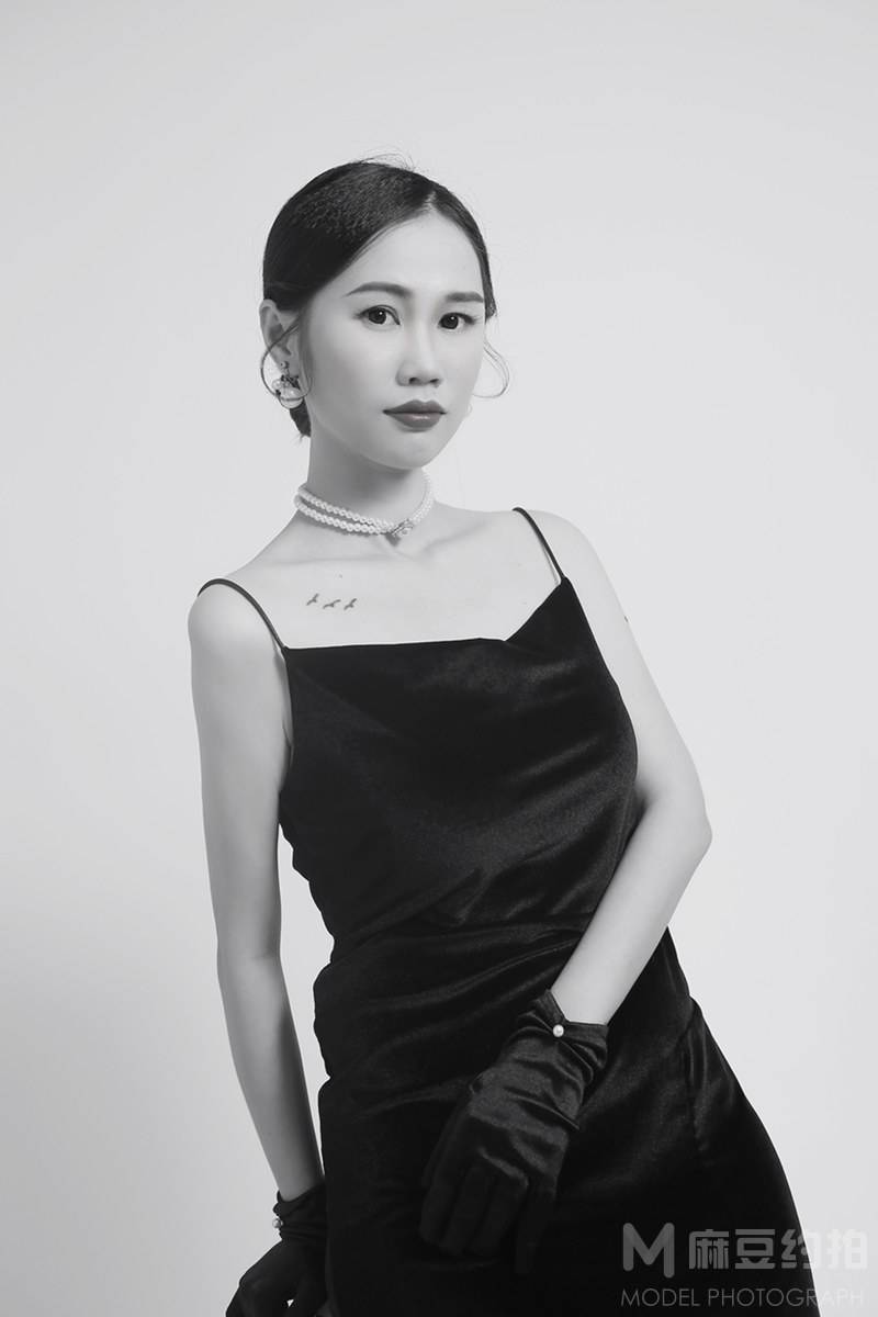黑白模特