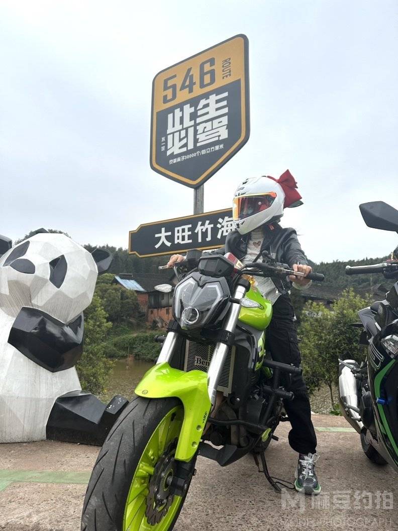 黑白模特